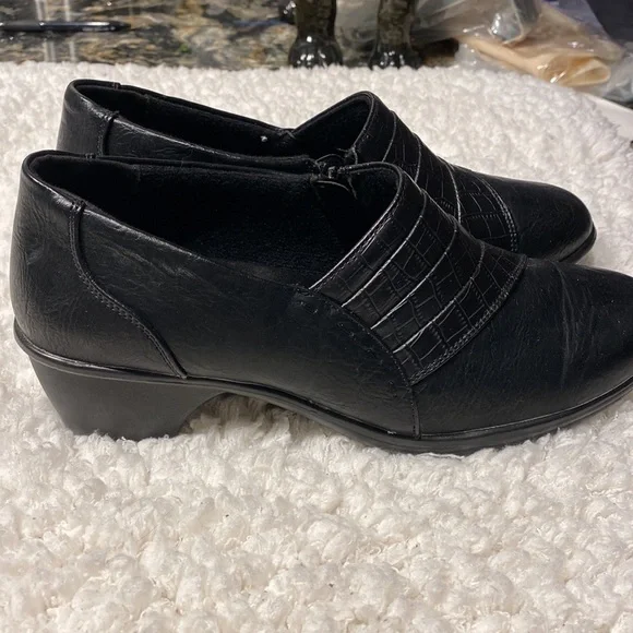 Womens Easy Street solid black slip on zipper shoes 👞 size 10W.  EUC - Picture 2 of 7